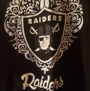Women's Oakland raiders shirt size Large